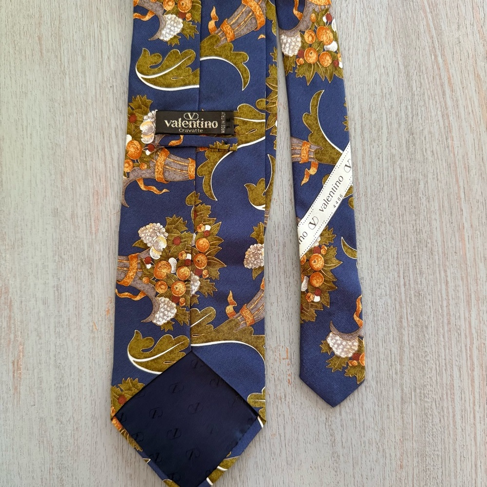 Valentino Cravatte Italy Fall RARE Cornucopia Luxury 100% Silk Tie Art Nouveau